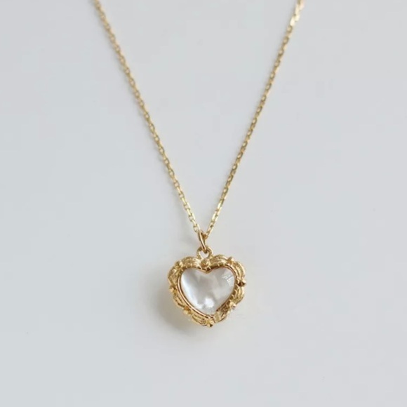 18K PVD Gold Plated Natural Shell Heart Retro Vintage Feel Necklace. - Picture 3 of 9